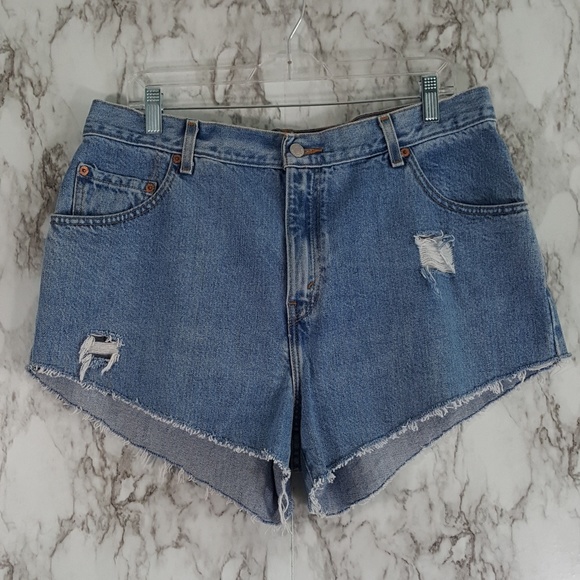 Levi's Pants - 🌸 Levi's 550 Distressed Cutoff Jean Shorts SS41